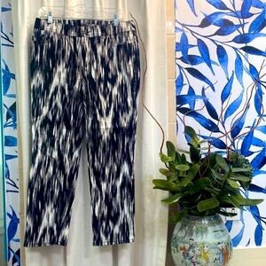 NWOT Women’s Chico’s Abstract Print Cotton & Spandex Straight Leg Ankle Jeans